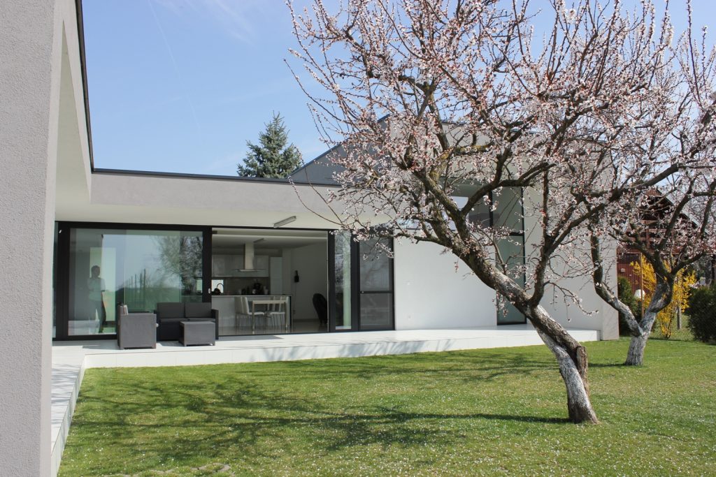 Rodinný dom-Jarovce čerešňa