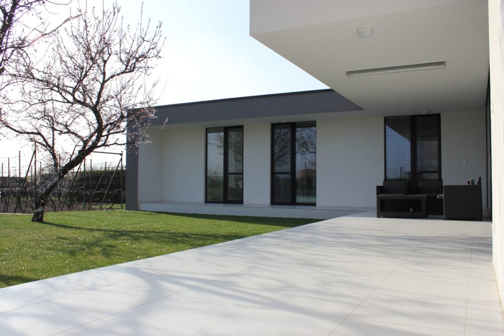 Rodinný dom-Jarovce terasa