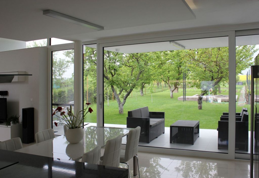 Rodinný dom-Jarovce pohľad do záhrady