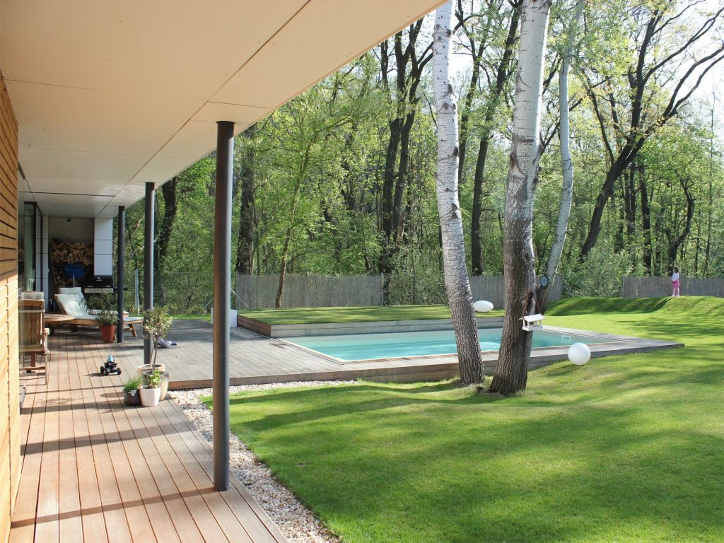 CLT viladom Rusovce záhrada