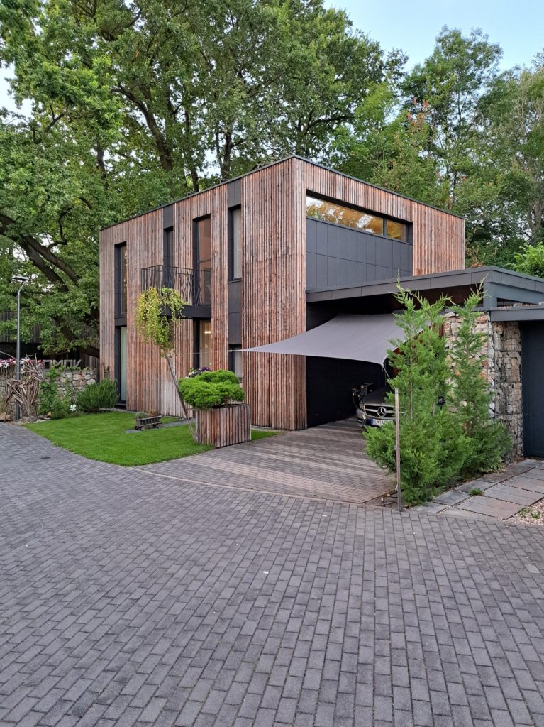 Dom pod dubom prístrešok Peráček