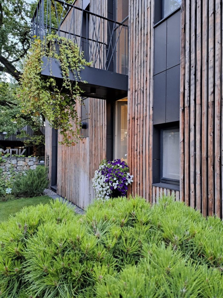 Dom pod dubom balkón Peráček