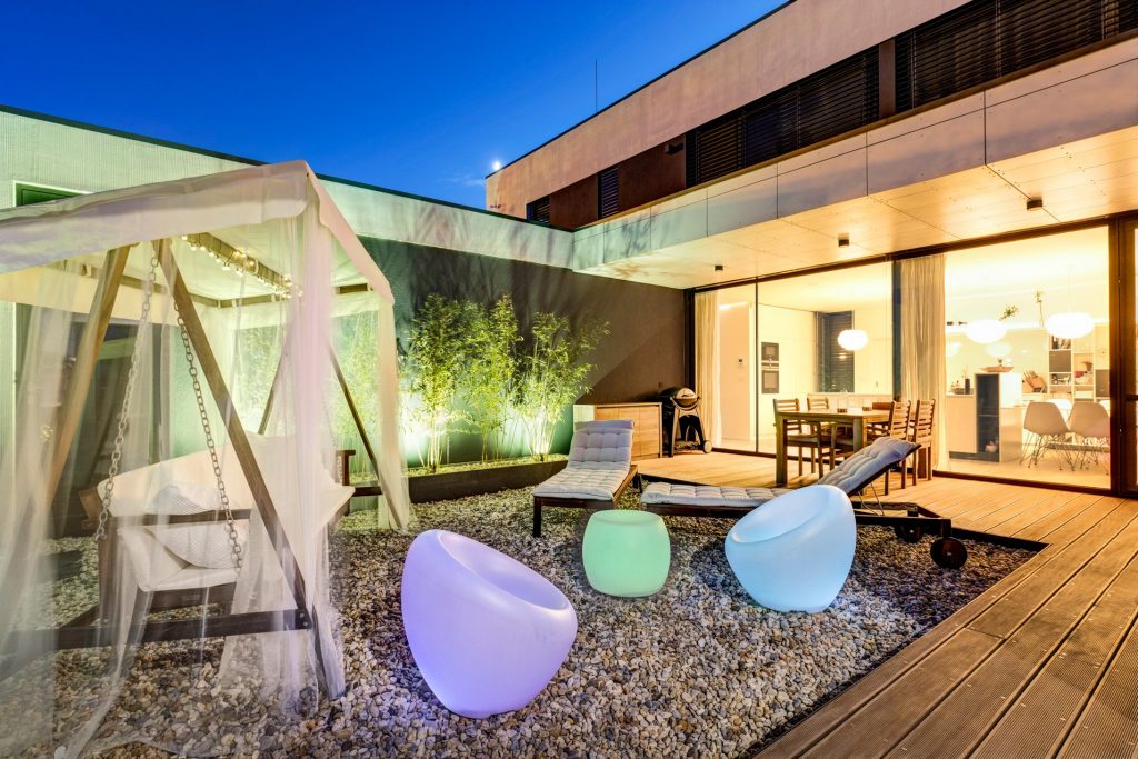 CLT rodinný dom Praha átrium s terasou