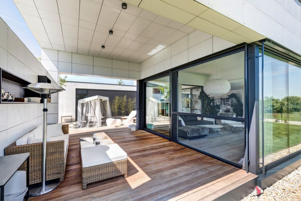 CLT rodinný dom Praha terasové sedenie