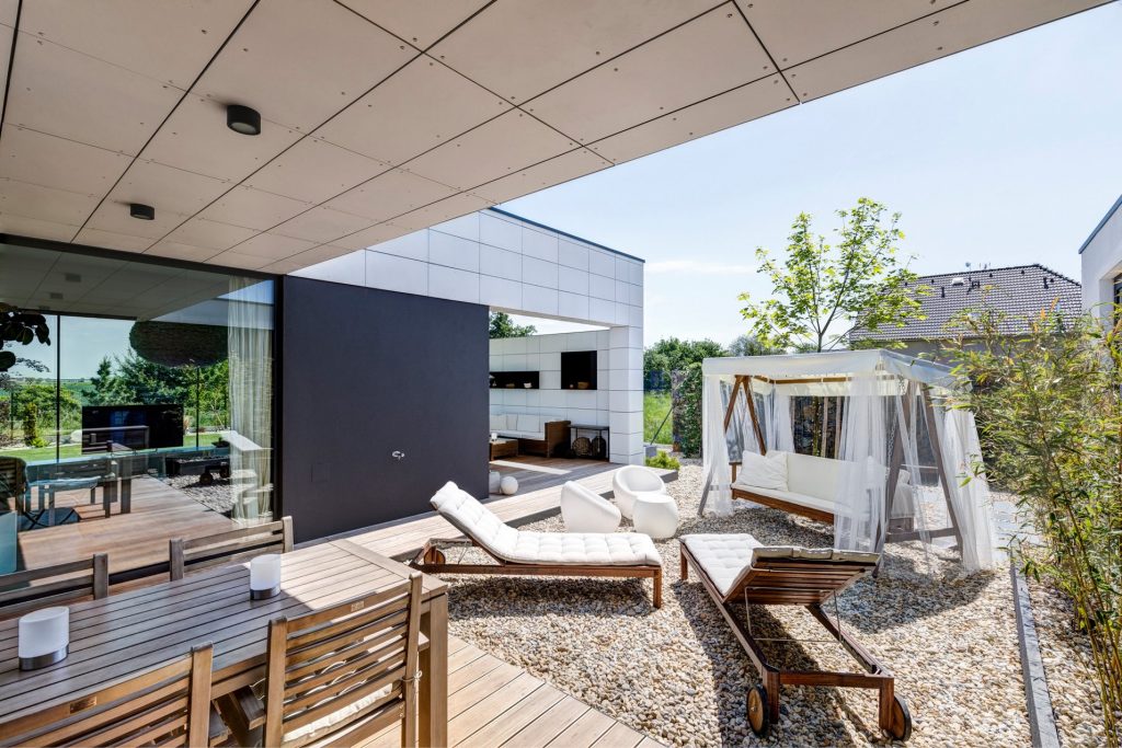 CLT rodinný dom Praha pátium a terasa