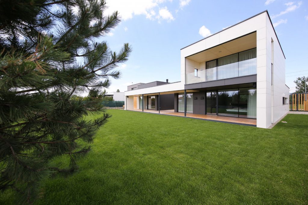 Dom z dreva záhrada