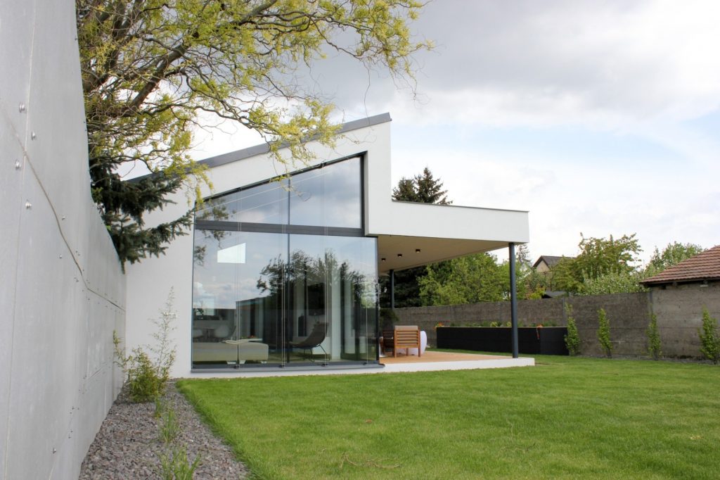 Rodinný dom Jarovce zo záhrady