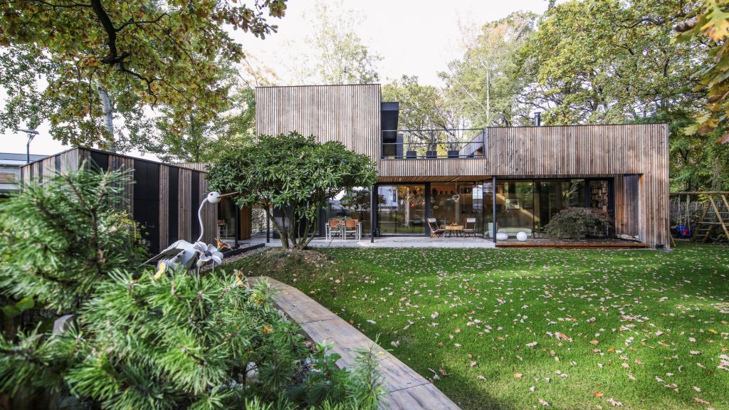 CLT drevodom pri lese Rusovce