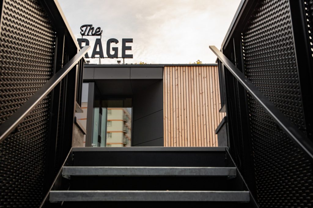 The Garage bistro ateliér Molnár Peráček vstup