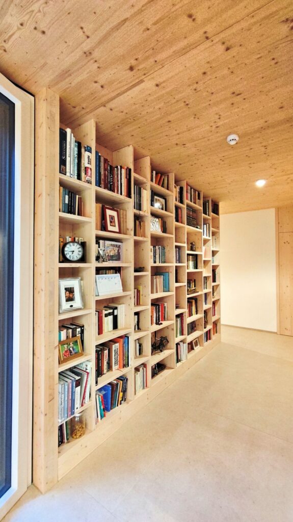 Dom CLT 23 vo svahu Karpát knižnica