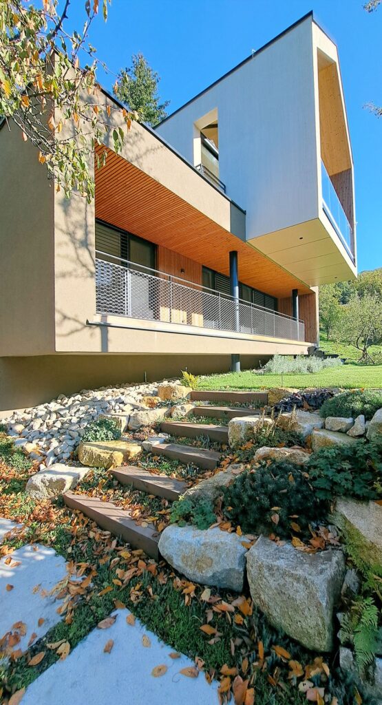 Dom CLT Peráček terénne schody