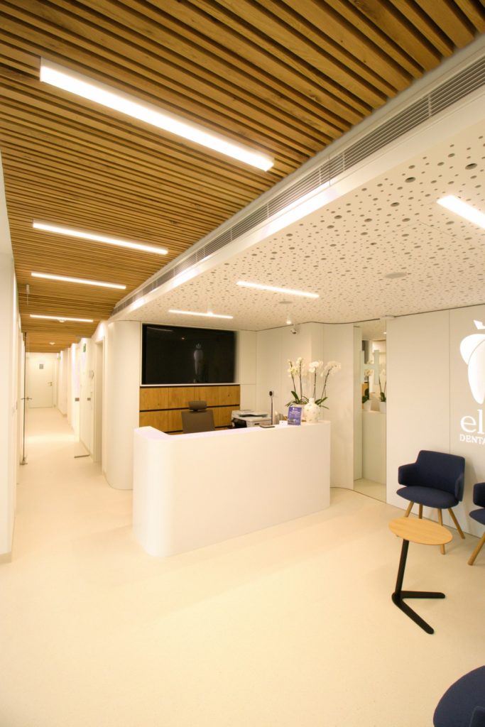 EDC zubná ambulancia Molnár Peráček recepčný pult