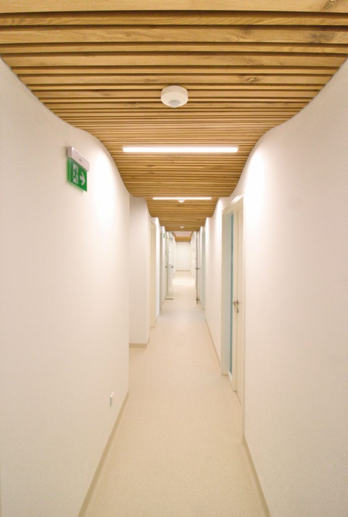 EDC zubná ambulancia Molnár Peráček lamelový podhľad