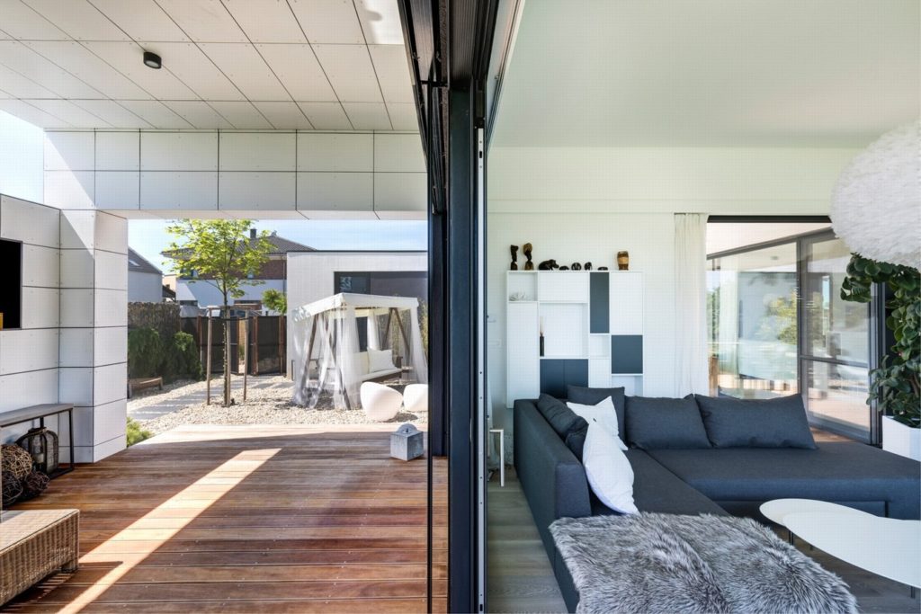 Interiér CLT domu Jesenice terasa Molnár Peráček