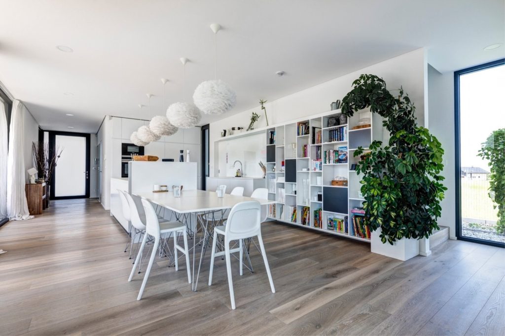 Interiér CLT domu Jesenice jedáleň Molnár Peráček