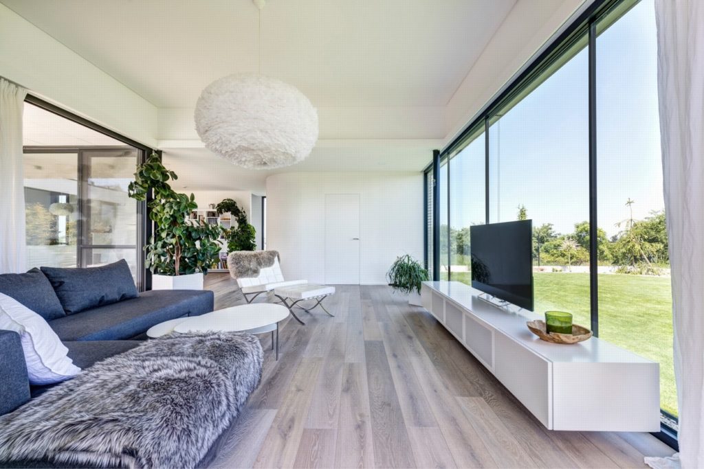 Interiér CLT domu Jesenice sedačka Molnár Peráček