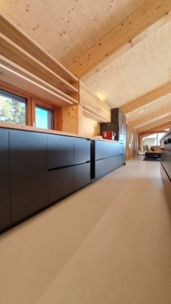 CLT interiér atelier Peráček kuchyňa