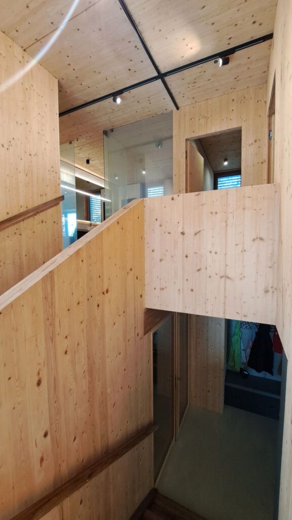 CLT interiér atelier Peráček schodisko