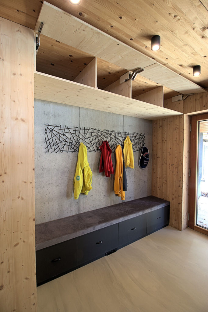 Rekreačný dom CLT častá šatník Peráček