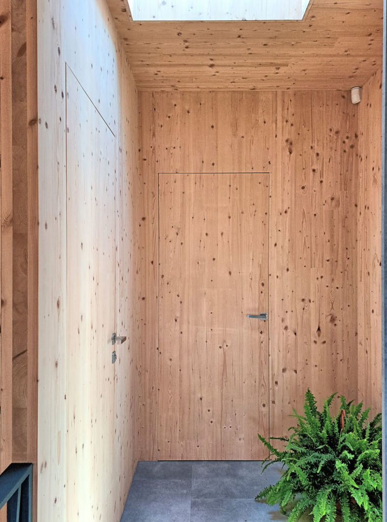 Rodinný dom CLT 14 lícujúce dverePeráček