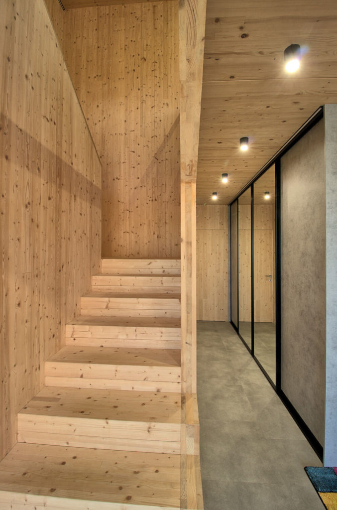 Rodinný dom CLT 14 drevené schody Peráček