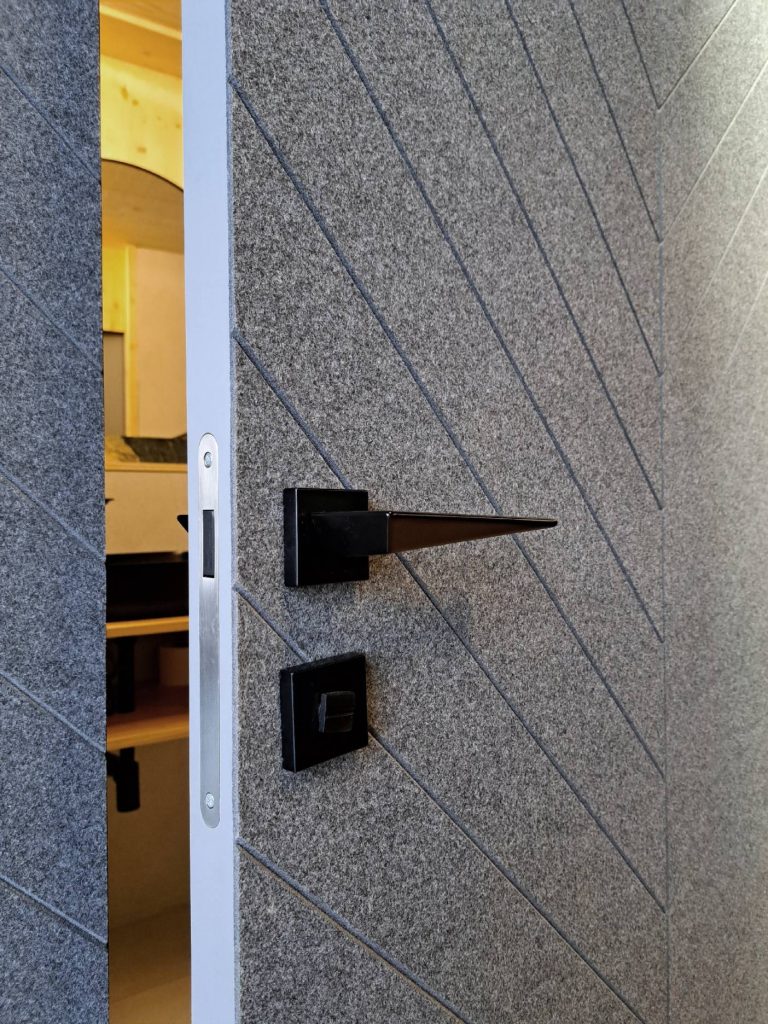 skryté dvere ateliér Peráček