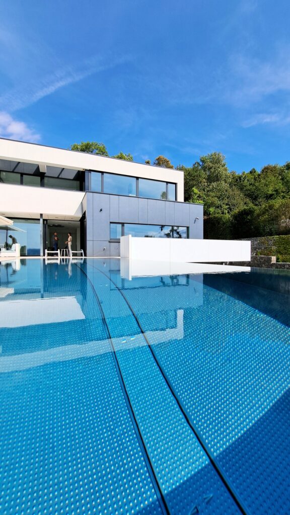 Vila nad mestom, atelier Peráček infinity pool