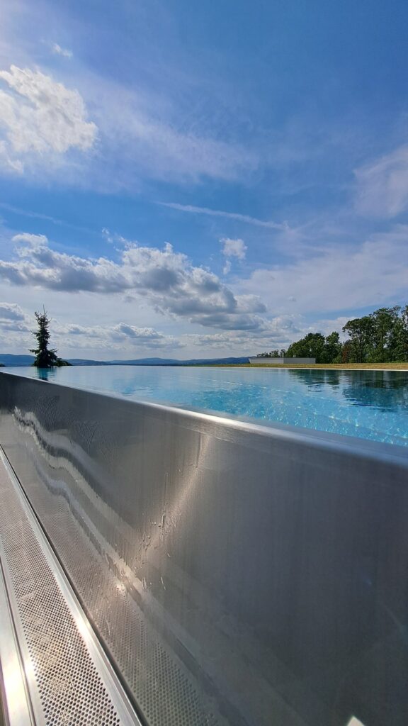 Vila nad mestom, atelier Peráček prepad bazénu