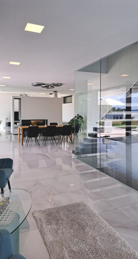 Vila nad mestom, atelier Peráček sklená stena