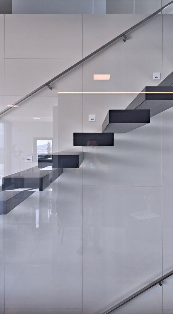 Vila nad mestom, atelier Peráček konzolové schody