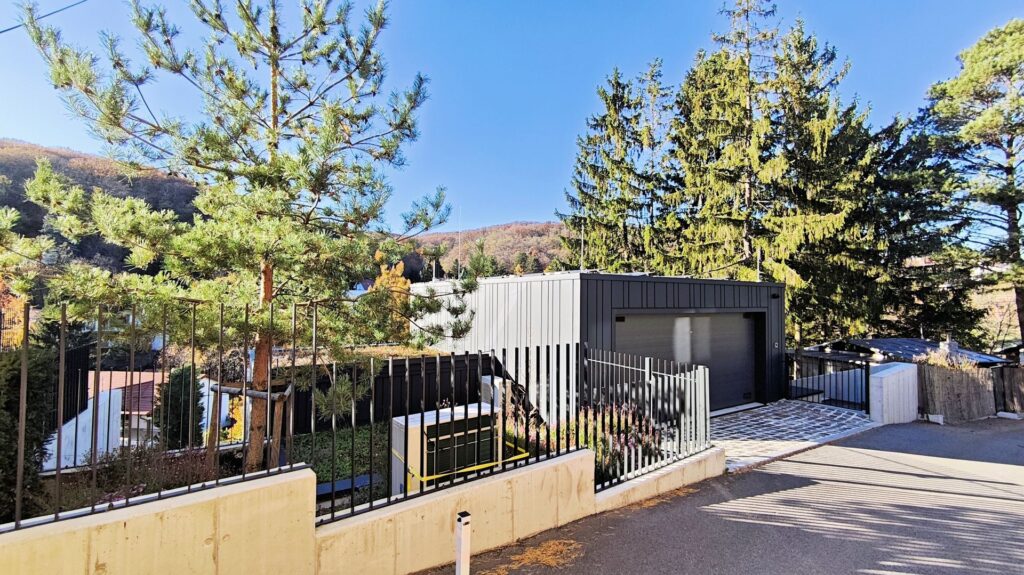 Rodinný dom na kaskáde CLT24 ateliér Peráček, garáž