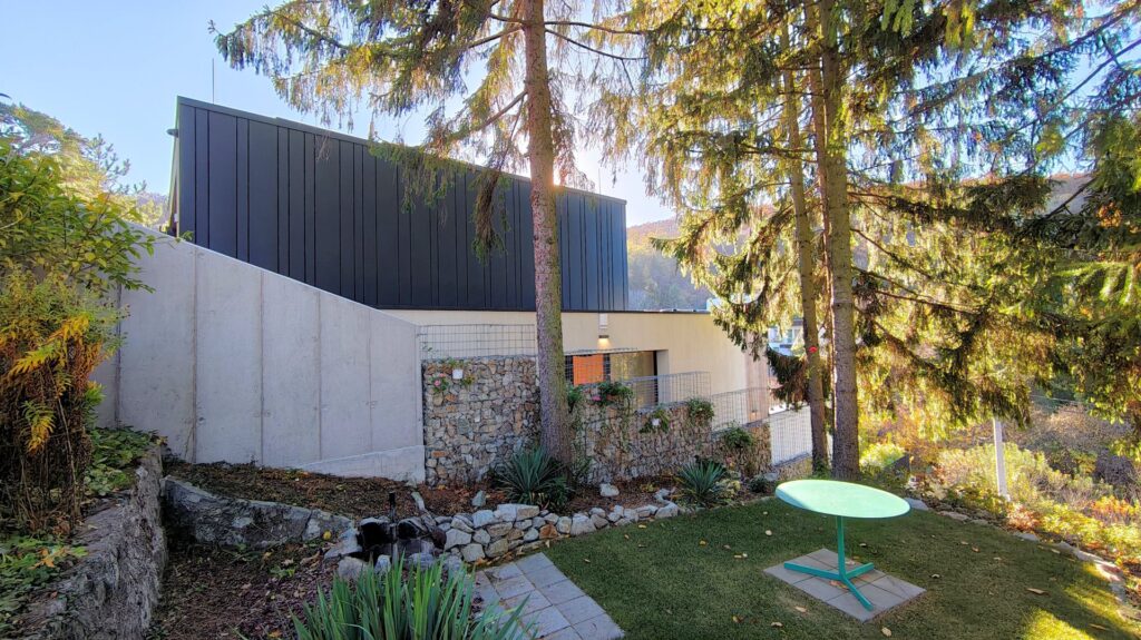 Rodinný dom na kaskáde CLT24 ateliér Peráček, oplotenie