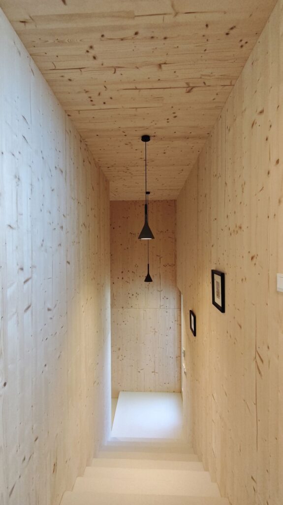 Rodinný dom na kaskáde CLT24 ateliér Peráček, pohľadové CLT