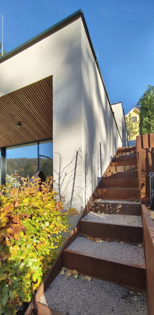 Rodinný dom na kaskáde CLT24 ateliér Peráček, teréne schody
