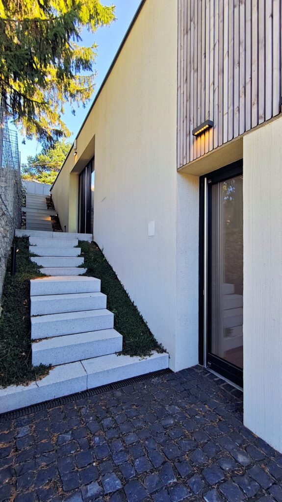 Rodinný dom na kaskáde CLT24 ateliér Peráček, prefabrikované schody