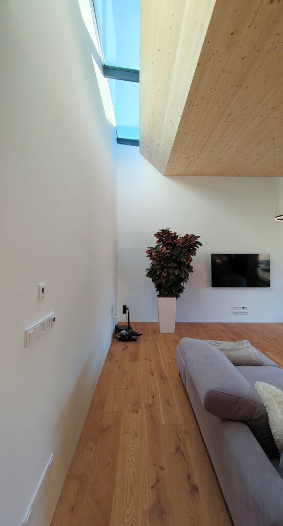 Rodinný dom na kaskáde CLT24 ateliér Peráček, strešný svetlík