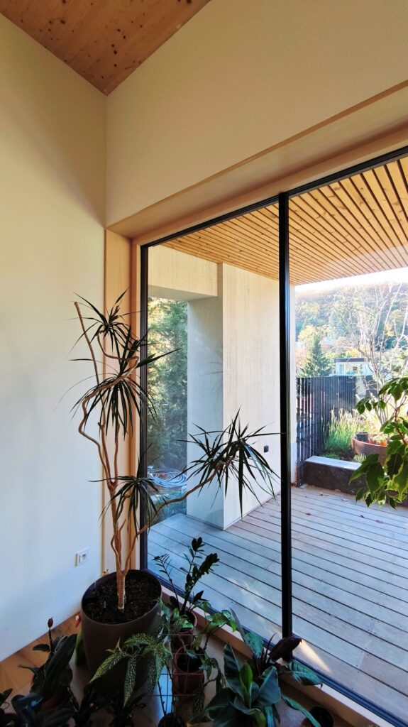 Rodinný dom na kaskáde CLT24 ateliér Peráček, sklená stena